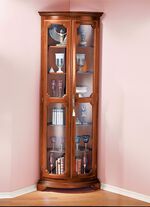 Deels massieve hoekvitrine met gebogen glazen deuren met slot 