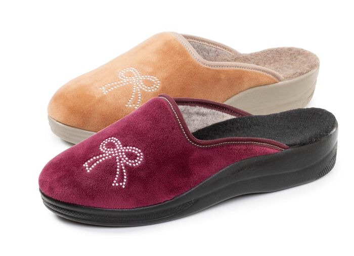 Tweepack klassieke damespantoffels, breedte G, met fonkelende strass-steentjes 1x Bordeaux, 1x Kameel
