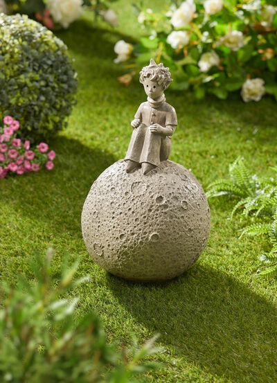 De Kleine Prins op de maanbol 