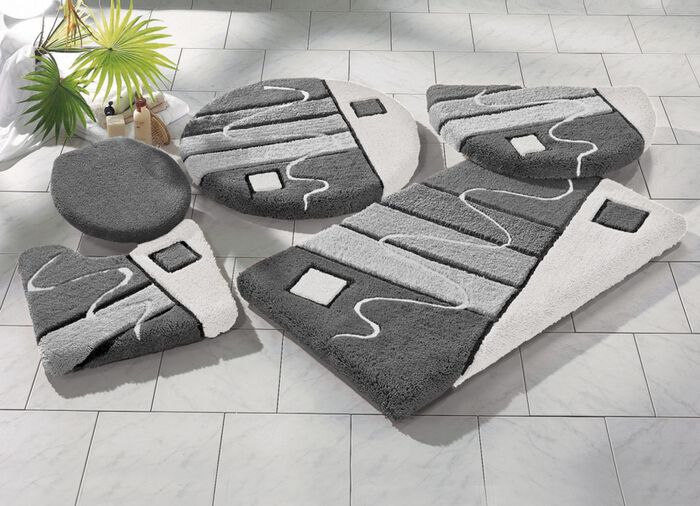 Barrevoetszachte badkamersuite in harmonieuze kleuren 