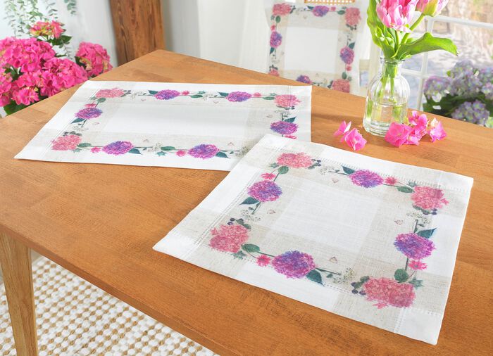 Tafel- en kamerdecoratie met hortensiamotief 