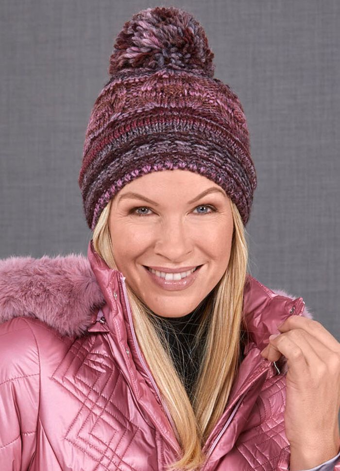 Grofgebreide muts met wollen bobbel BORDEAUX-ROZE