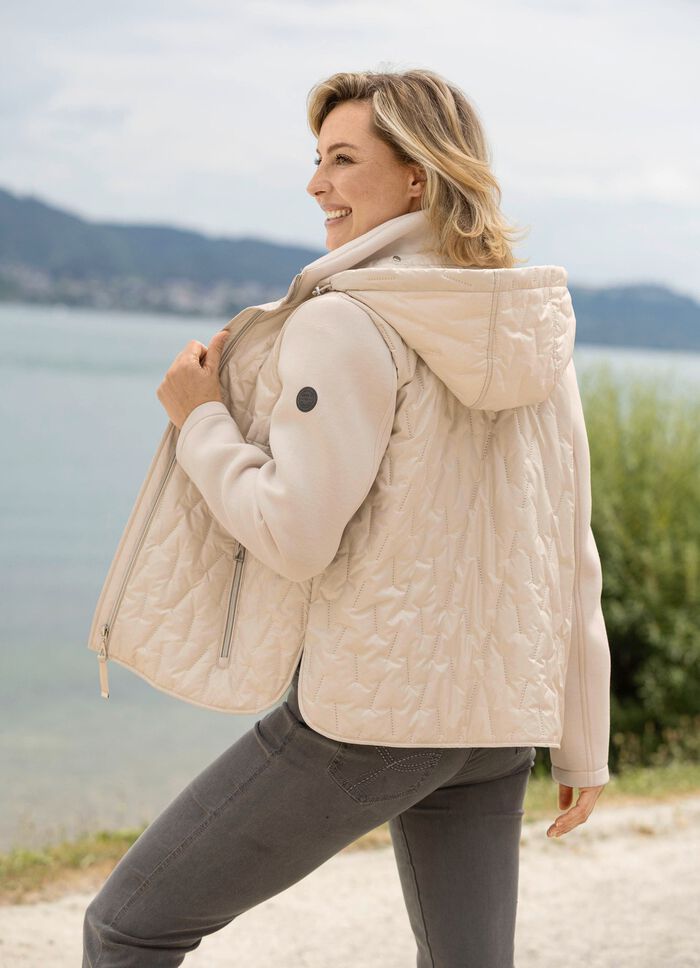 Jas met trendy laserquilting 