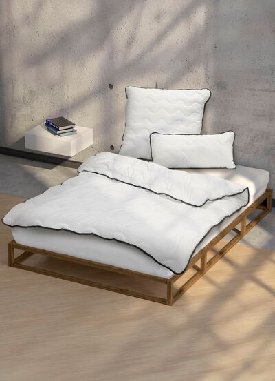 Beddengoedcollectie van biberna met zwarte bies 