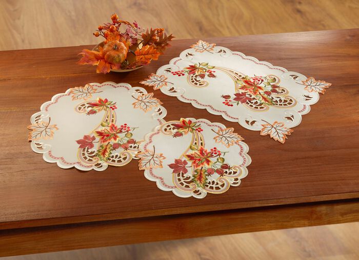 Kleurrijk geborduurde tafel- en kamerdecoratie ECRU-KLEURRIJK