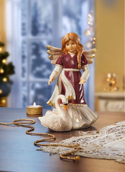 Engel met zwaan gemaakt van fijn steengoed 