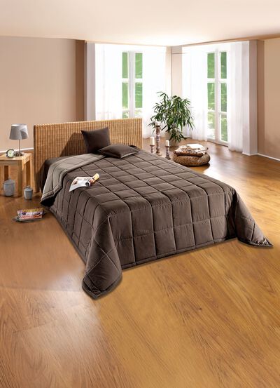 Sprei met geruite quilting en lintbinding 