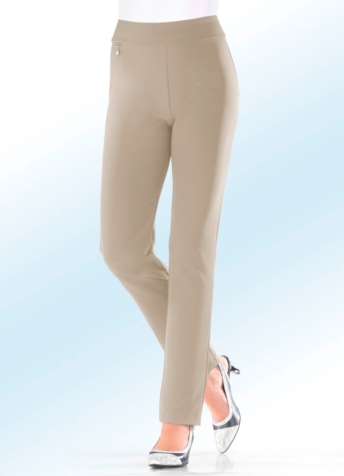 Broek met ge&iuml;ntegreerd vormgevend inzetstuk 