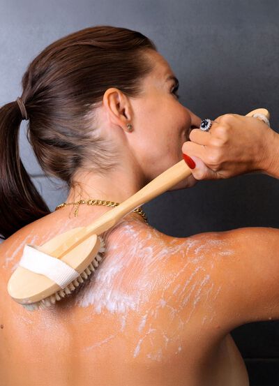 Rug-  en handborstel van hout 