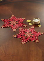 Geborduurde, feestelijke tafeldecoratie ROT-GOLD