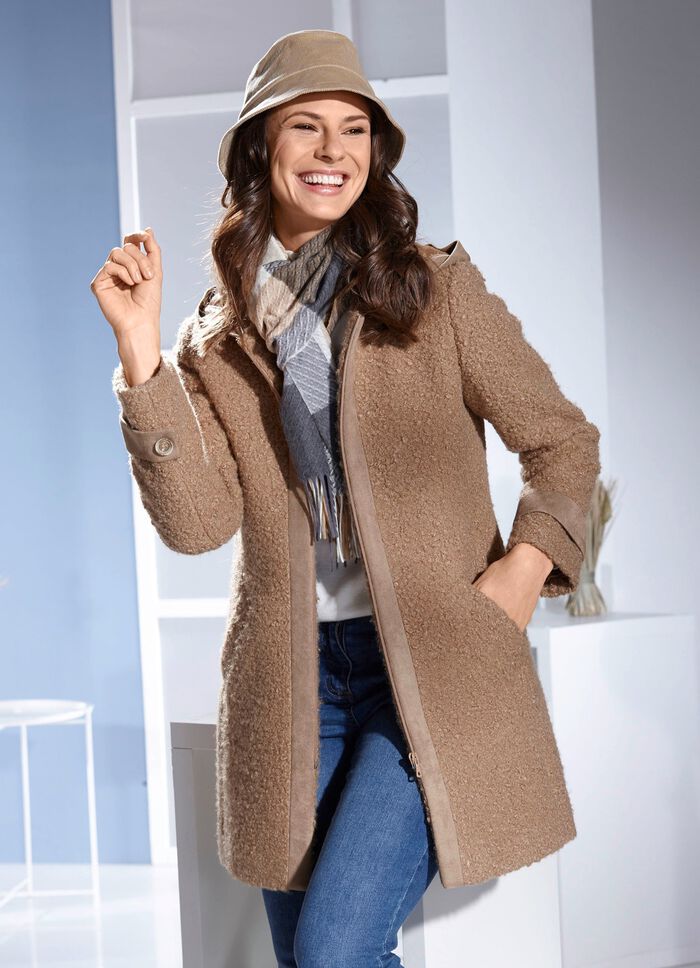 Lange jas met vaste capuchon 