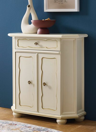 Italiaanse ladekastserie met rijke decoraties 