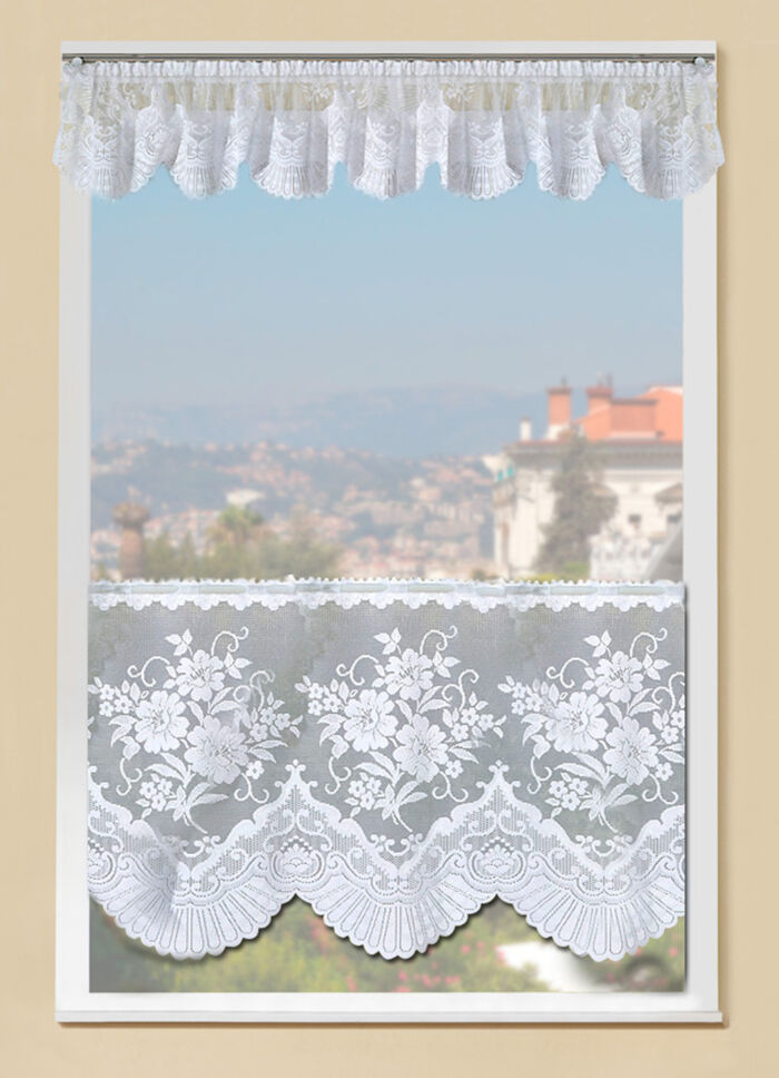 Korte venstervitrage en lambrekijn met bloesemdessin 