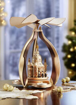 Tafelpiramide gemaakt van massief lokaal hout 