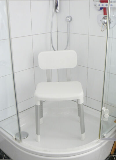 In hoogte verstelbare douche- en badstoel 