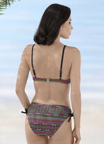 Bikini met beugel, cuploos, kan aan de zijkant aangerimpeld worden 