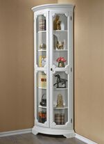 Deels massieve hoekvitrine met gebogen glazen deuren met slot 