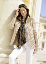 Jasje met decoratief borduurwerk 