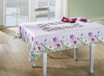 Verende tafel- en kamerdecoratie met bloemmotief