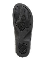 Laurina pantoffels gemaakt van geruit textielmateriaal 