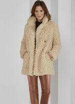 Jasje in 2-breasted-look 