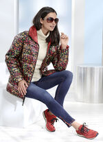 Functioneel omkeerbaar jack met opvouwbare kraag 