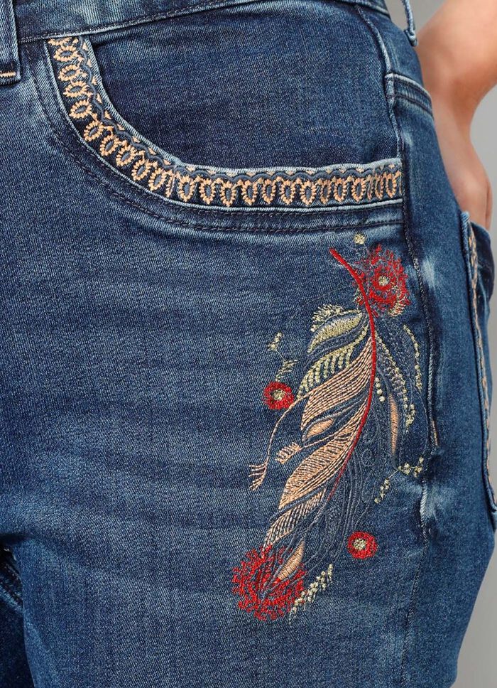 Jeans met mooi borduurwerk in etnische stijl 