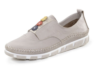 Gemini pantoffels met een subtiele kreukelstructuur en kleurrijke leren bloemen 