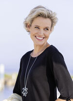 Slangenketting met bloemvormige hanger 