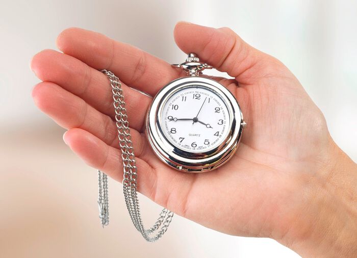 Echt zakhorloge met praktisch pillendoosje 