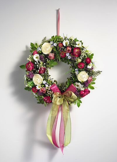 Wandkrans met ranonkels 