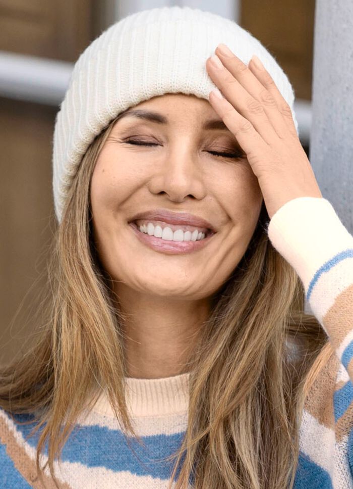 Modieuze dameshoed, met omslag 