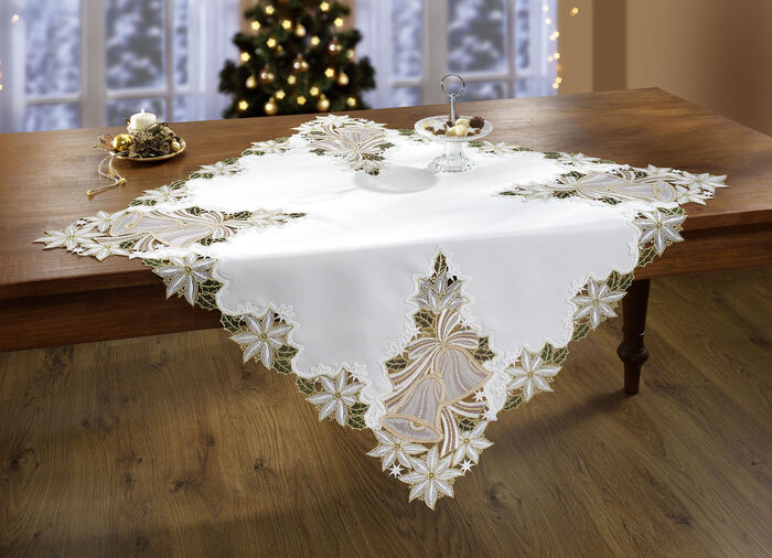 tafeldecoratie met organza inzetstukken 