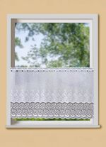 Klein raamgordijn met gebogen macram&eacute;-afwerking 