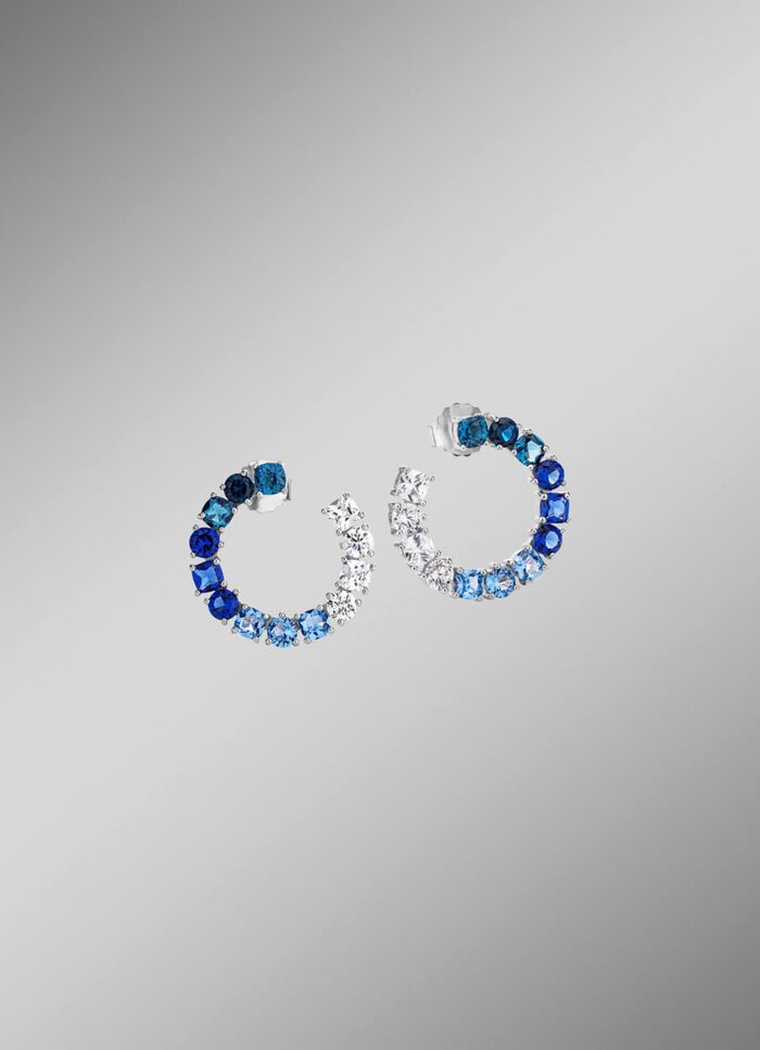 Oorstekers met synthetische zirkonia in wit- en blauwtinten 
