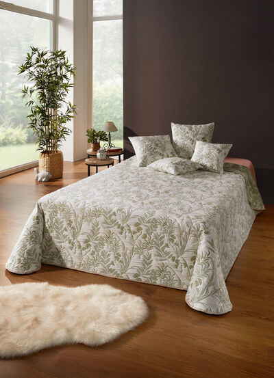 Sprei en kussenslopen in natuurgrasdesign  Sprei en kussenslopen in natuurgrasdesign