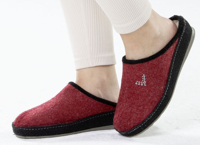 Ademende damespantoffels, met nieuwe wol BORDEAUX-ZWART