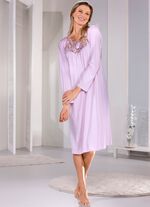 Nachthemd tot op de kuit met rijkelijk geborduurd bloemenkant 