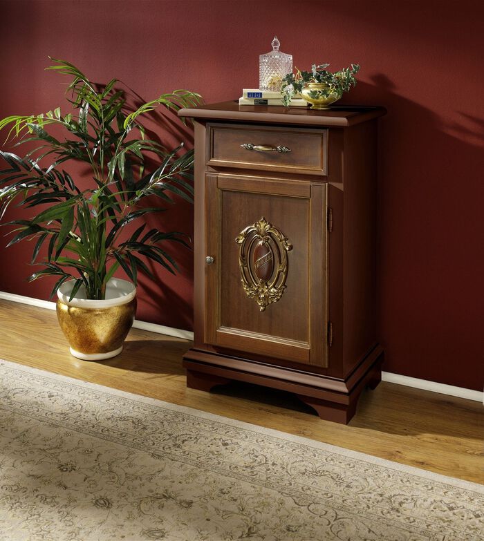 Italiaanse meubelserie met hoogwaardige houttoepassingen 