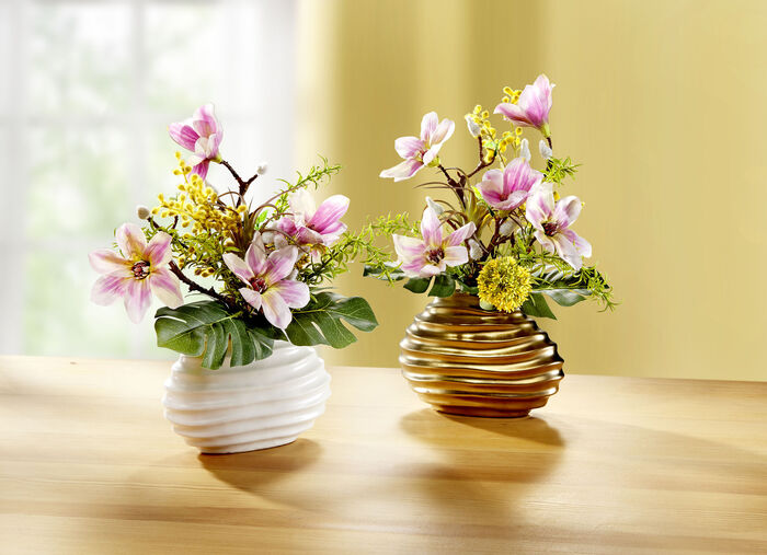 Magnoliaarrangement in keramieken pot WIT