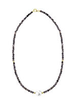 Ketting met parelglans en edelsteenglans 