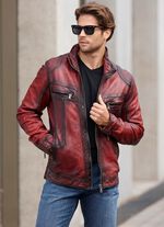 Kort leren jack met borstzakken 