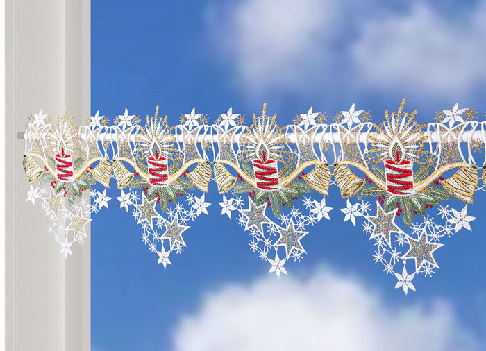 Sfeervolle paaldecoratie met kaarsmotief