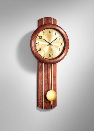 Wandklok van massief hout met draadloos uurwerk 
