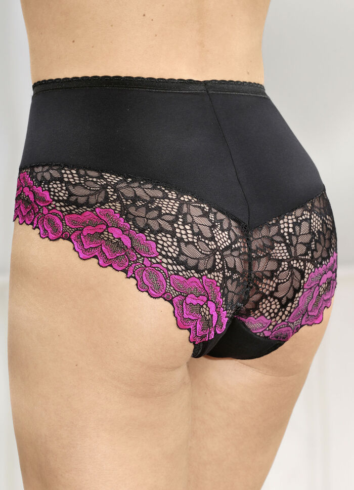 Set van drie slips met mooie elastische kant 