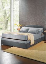 Gestoffeerd bed met ruime bedkast 