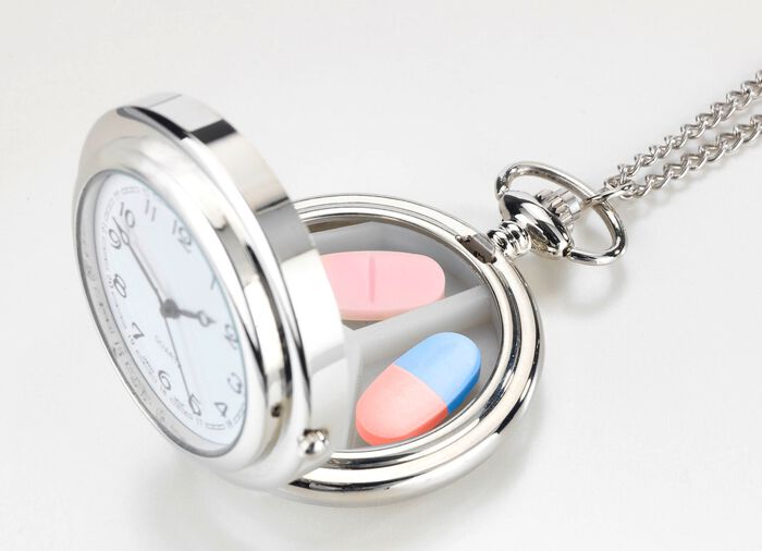 Echt zakhorloge met praktisch pillendoosje 