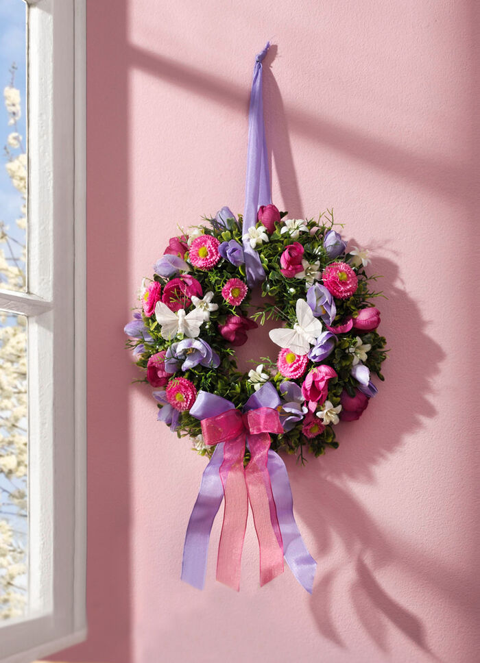 Wandkrans op basis van buxus met vlinders 